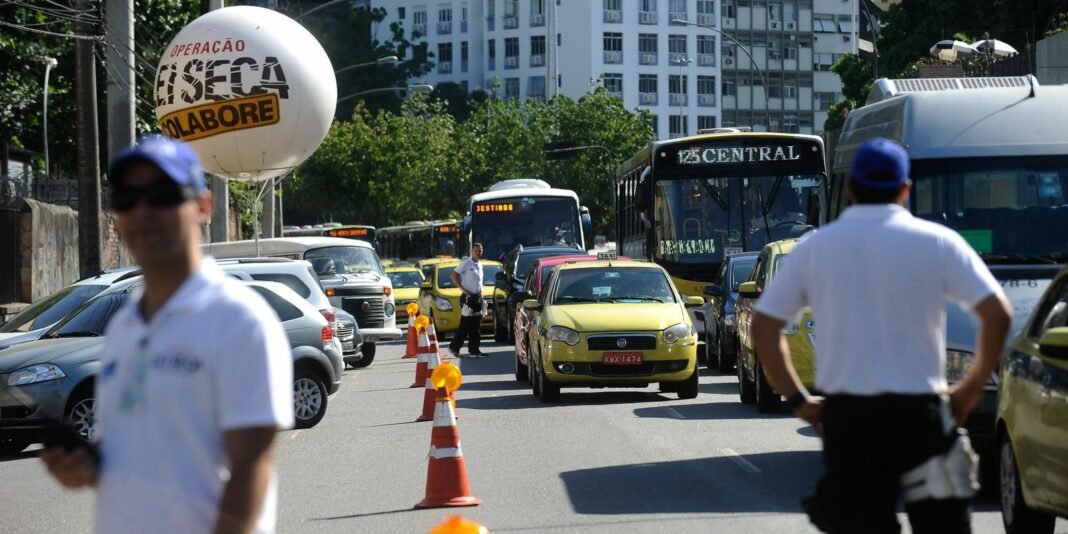 943168-lei-seca-_blitz_rio-de-janeiro-4.jpg