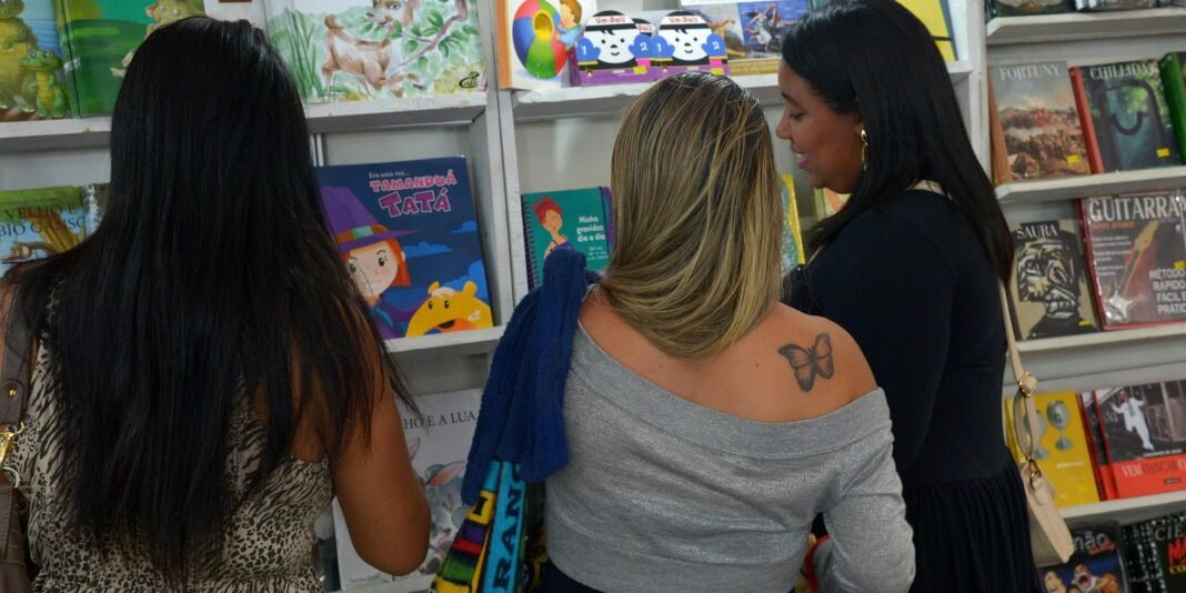 910975-ii-bienal-livro_0411.jpg