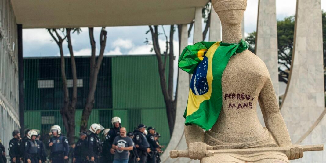 1745698368_estatua_do_stf.jpg