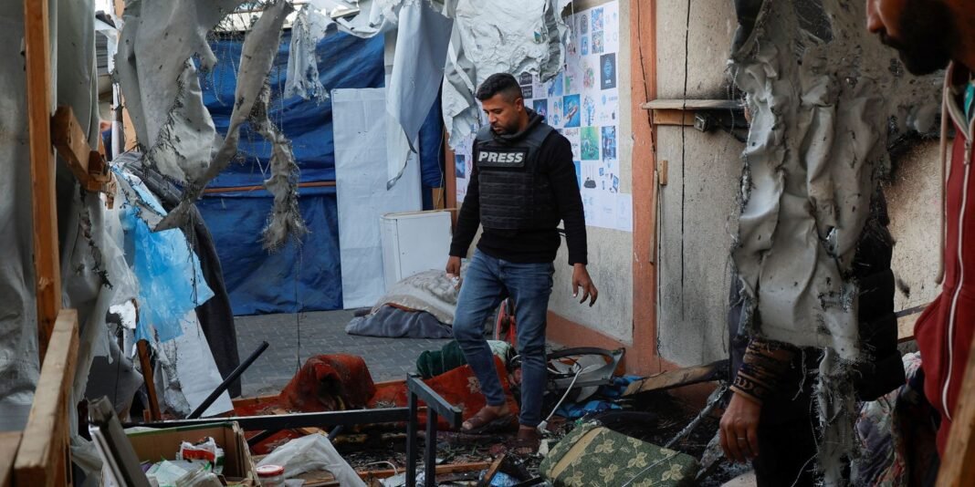 2025-04-07t120746z_1_lynxnpel360gt_rtroptp_4_israel-palestinians-gaza.jpg